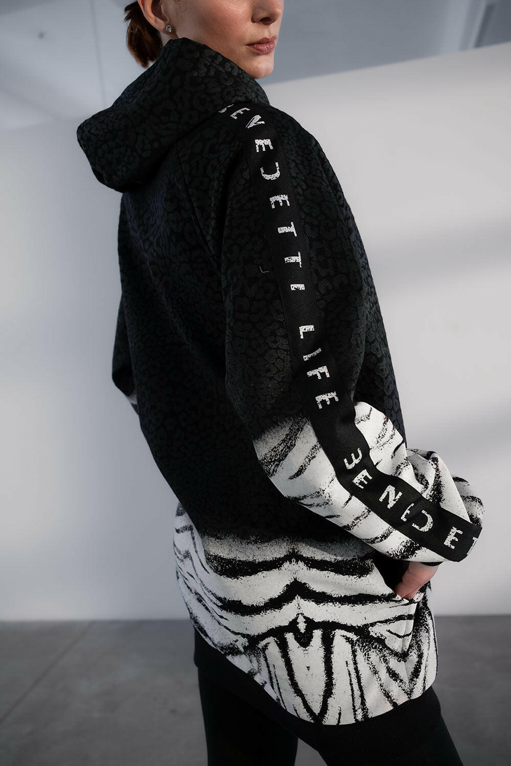 White Tiger Organic Oversize hoodie - Benedetti Life - Hoodie.